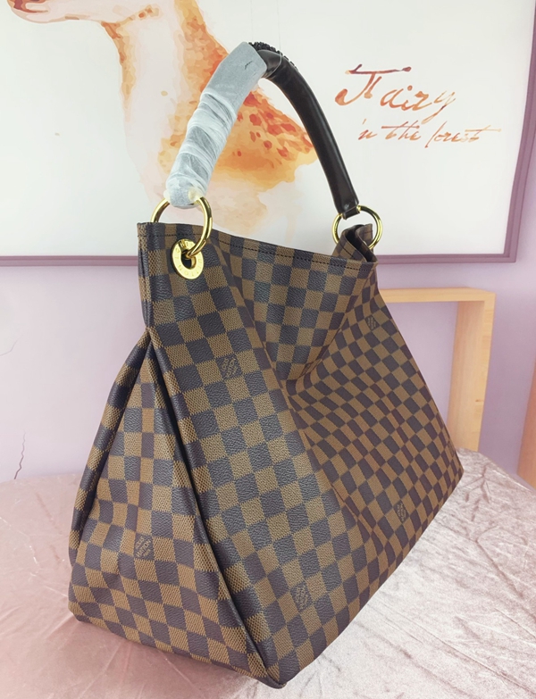 ルイヴィトンバッグ背面デザイン